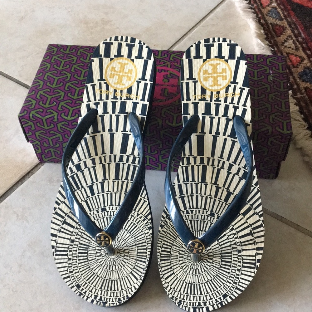 Tory Burch flip flop size 7
